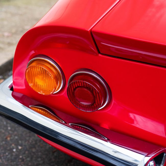 CAR-ICONICS Restoration & Servicing Create a lasting memory with a unique fine art commission, forever capturing your vehicle on oil and canvas. Specialising in cars, yachts and planes we can create a bespoke picture for that special occasion.