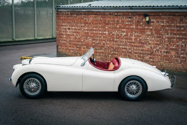 Jaguar XK120 OBH 150 – 005 Aetas pratners & CAR-ICONICS Jaguar XK120 OBH 150 - 005