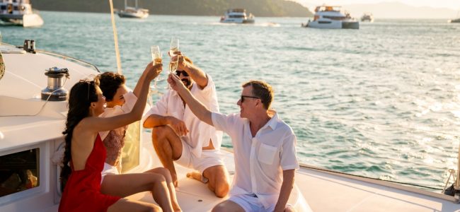 Group,Of,Man,And,Woman,Friends,Enjoy,And,Fun,Luxury